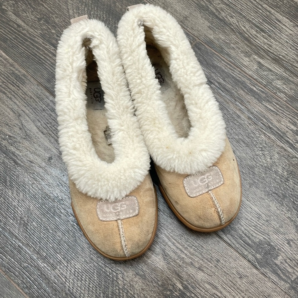 UGG Women's Chestnut/Tan Suede Shearling-Lined Slip-On Slippers